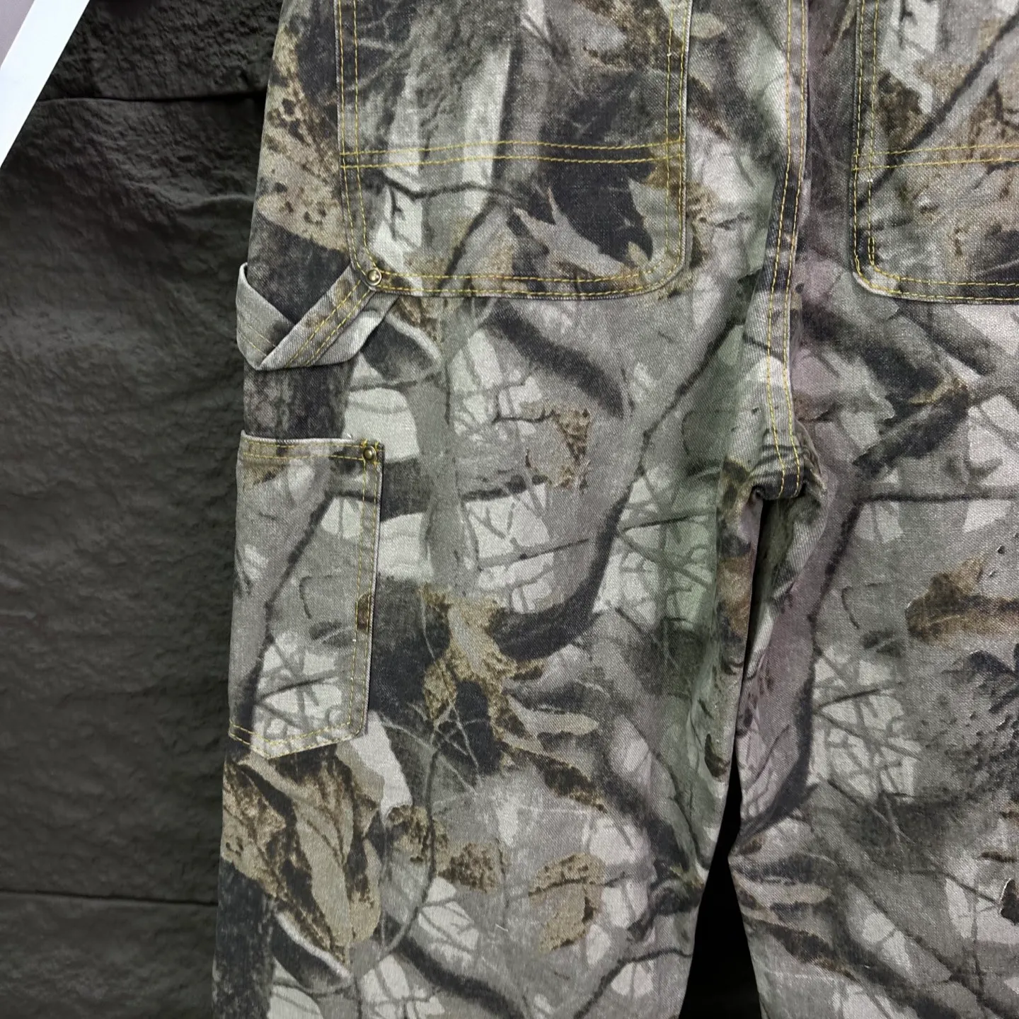 Carhartt 2026 New Arrival 3D Digital Printed Dead Tree Retro Work Wear Logging Couple Loose Jeans High Version High Version Top Ceiling Quality Styles with different washed textures, very friendly to people with thin legs and thick legs. The straight version is very flattering to the leg shape. Moderate length that never goes out of style, easy to match with casual, basic styling for various styles, a must-have in the wardrobe! The fabric is stiff but also makes the upper body soft without losing texture. The washing process is even more perfect. It is a must-have item for everyone! ! ! Washed wheat, hang tag, pants label, three complete labels Color: Picture color Size: 28, 30, 32, 34, 36 (five sizes)